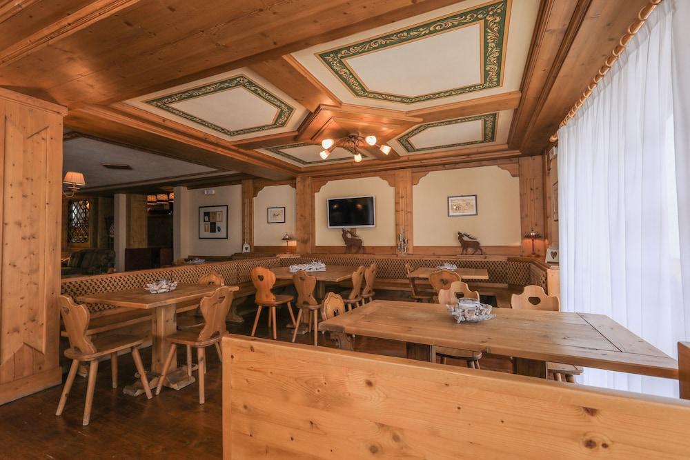 Hotel Perla Мадонна-ді-Кампільйо Екстер'єр фото