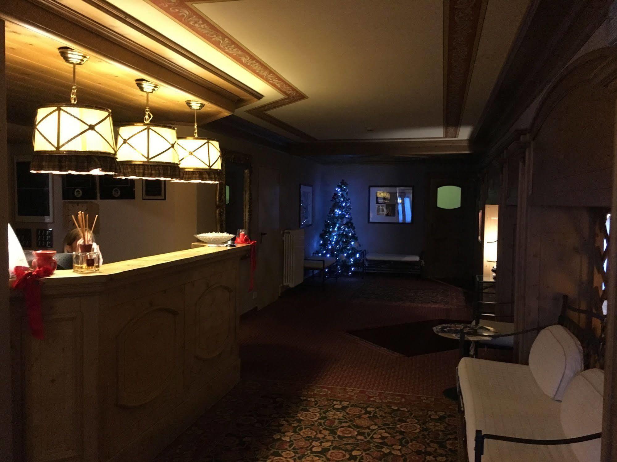 Hotel Perla Мадонна-ді-Кампільйо Екстер'єр фото