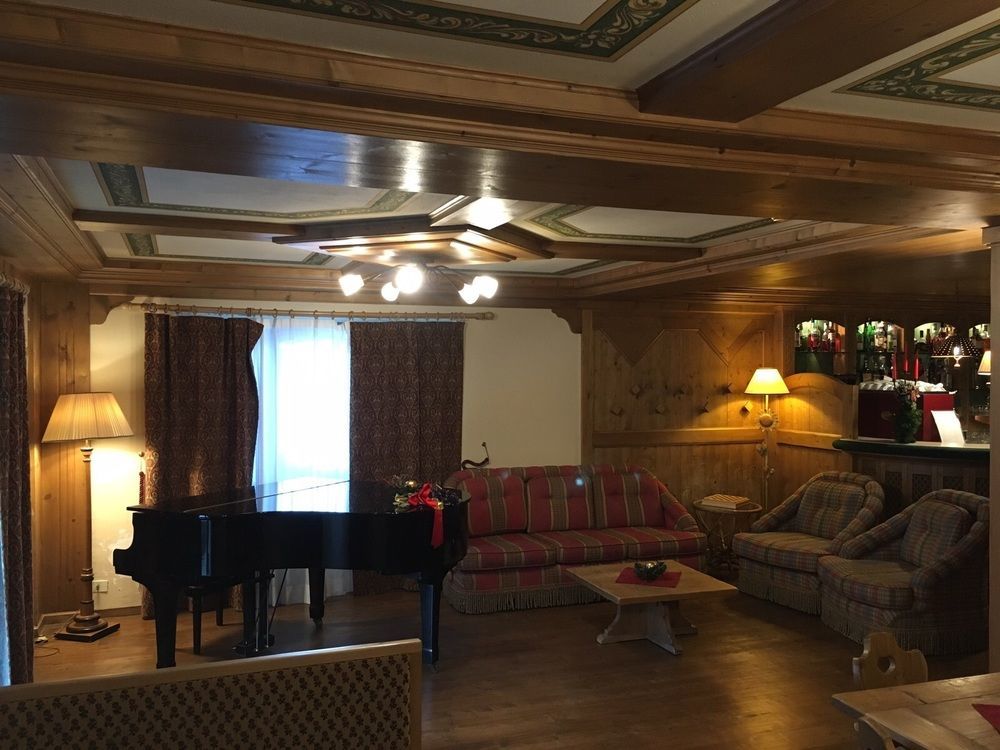 Hotel Perla Мадонна-ді-Кампільйо Екстер'єр фото