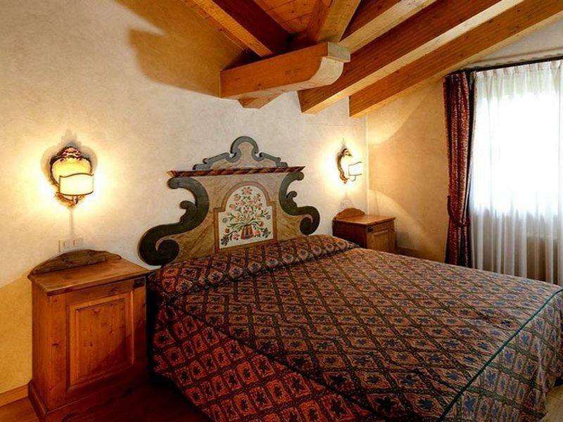 Hotel Perla Мадонна-ді-Кампільйо Екстер'єр фото