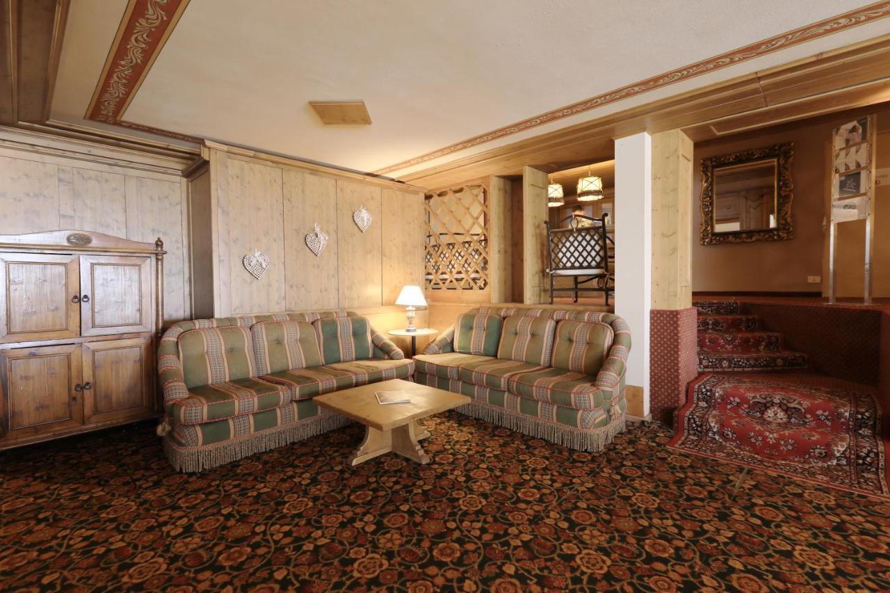 Hotel Perla Мадонна-ді-Кампільйо Екстер'єр фото